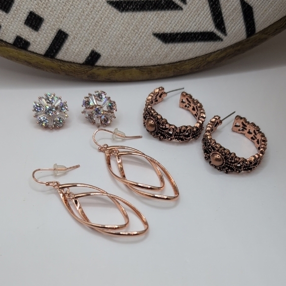 Elegant Rose Gold and Silver Earrings Set - Picture 2 of 4